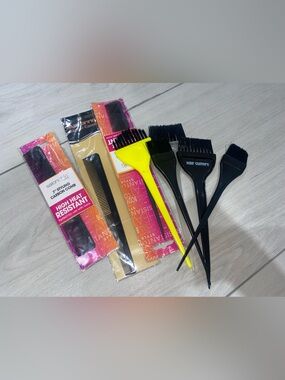 Hair Cuttery Yellow and Black Dye Brushes with Styling Combs